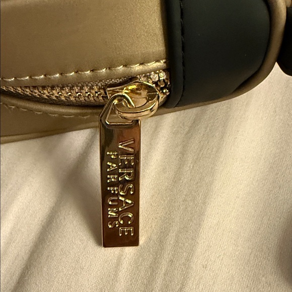 Versace - Picture 3 of 5